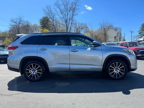 Used 2017 Toyota Highlander SE AWD/4WD image 17