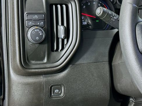 Used 2024 Chevrolet Silverado 1500 Custom image 11