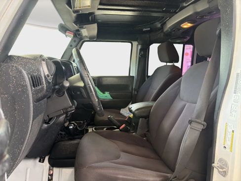 Used 2014 Jeep Wrangler Unlimited Sport w/ Connectivity Group AWD/4WD image 8