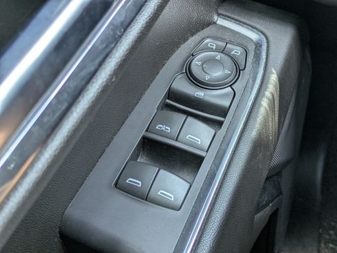 Used 2022 Chevrolet Silverado 1500 LT RWD image 19