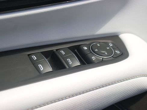 Used 2025 Chevrolet Tahoe Premier AWD/4WD image 16