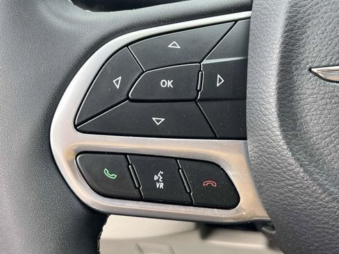 Certified 2023 Chrysler Pacifica Touring-L FWD image 20