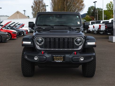 Used 2025 Jeep Wrangler Unlimited Rubicon AWD/4WD image 7