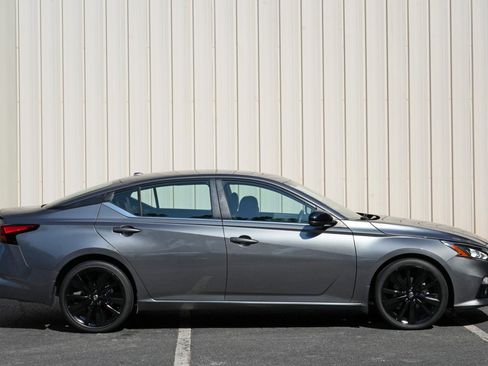 Used 2022 Nissan Altima 2.5 SR w/ Midnight Edition Package FWD image 46