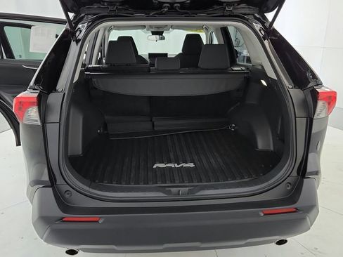 Used 2025 Toyota RAV4 LE AWD/4WD image 28