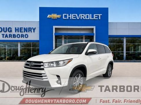 Used 2018 Toyota Highlander XLE FWD image 1