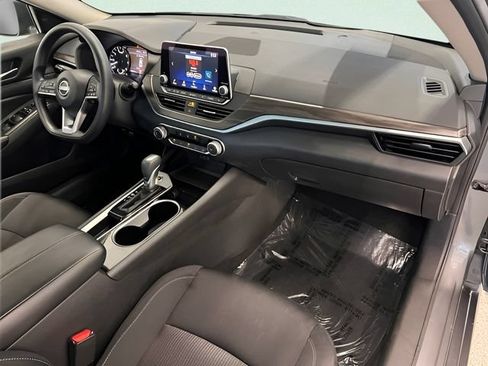 Used 2024 Nissan Altima 2.5 SV FWD image 14