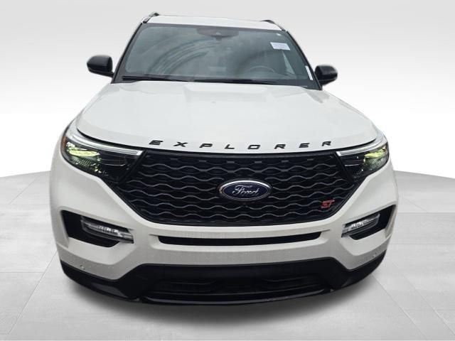 Used 2023 Ford Explorer ST w/ Technology Package AWD/4WD image 3