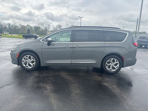 Used 2023 Chrysler Pacifica Limited image 6