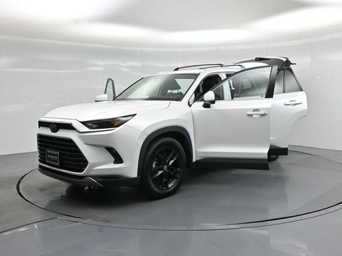 Used 2024 Toyota Grand Highlander AWD Hybrid image 31