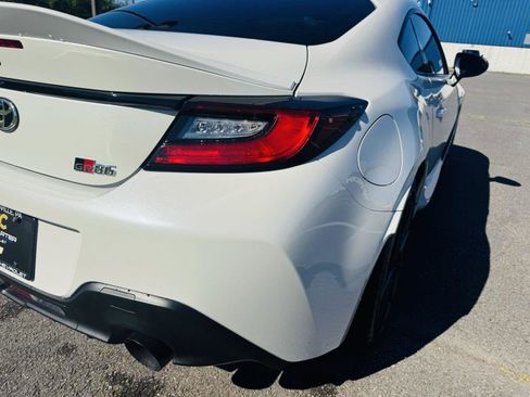 Used 2022 Toyota GR86 Premium w/ ALL Weather Mat Package (TMS) image 17