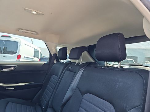 Used 2020 Ford Edge SE FWD image 13