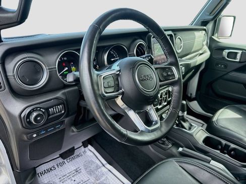 Used 2022 Jeep Wrangler Unlimited Sahara w/ Cold Weather Group AWD/4WD image 10