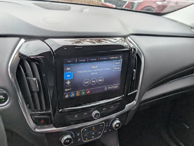 Used 2021 Chevrolet Traverse LT w/ LT Premium Package AWD/4WD image 24