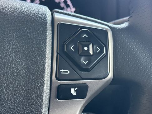 Used 2022 Toyota 4Runner SR5 RWD image 28