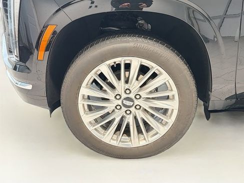 Certified 2025 Cadillac Escalade ESV Premium Luxury image 30