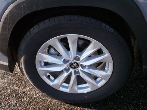 Used 2025 Toyota Corolla Cross LE image 15