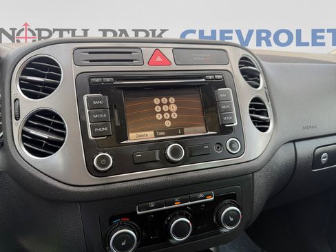 Used 2011 Volkswagen Tiguan 2WD image 16