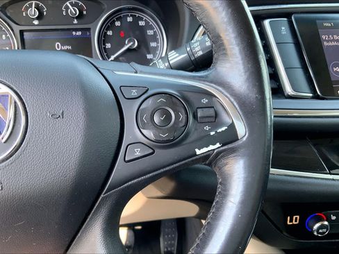 Used 2020 Buick Enclave Essence w/ LPO, Touring Package FWD image 24