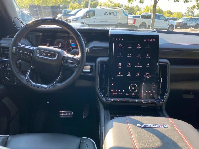 Used 2025 GMC Yukon AT4 Ultimate AWD/4WD image 8