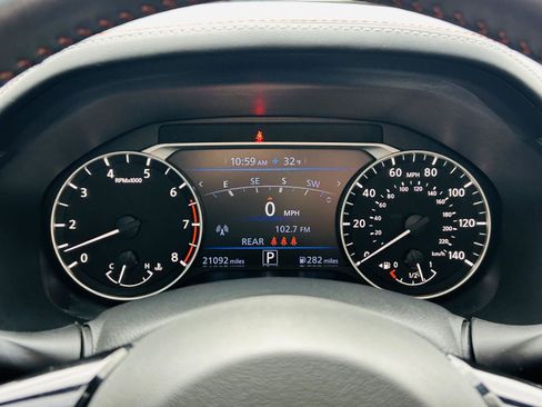 Used 2023 Nissan Altima 2.5 SR w/ SR Premium Package image 16