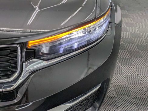 Used 2023 Jeep Grand Cherokee Limited image 10