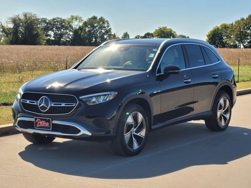 Used 2024 Mercedes-Benz GLC 300 4MATIC image 3