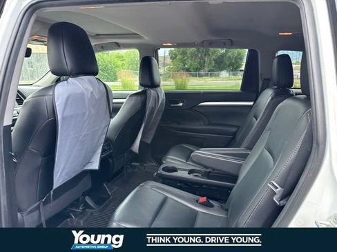 Used 2019 Toyota Highlander XLE AWD/4WD image 19