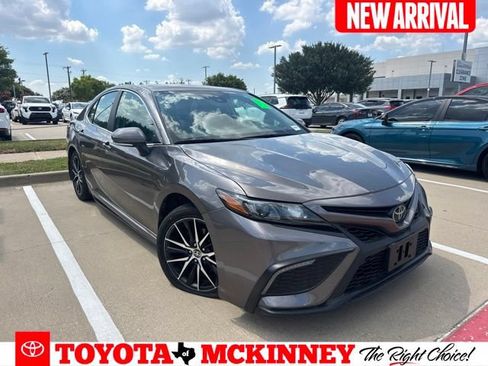 Used 2024 Toyota Camry SE w/ Convenience Package FWD image 1