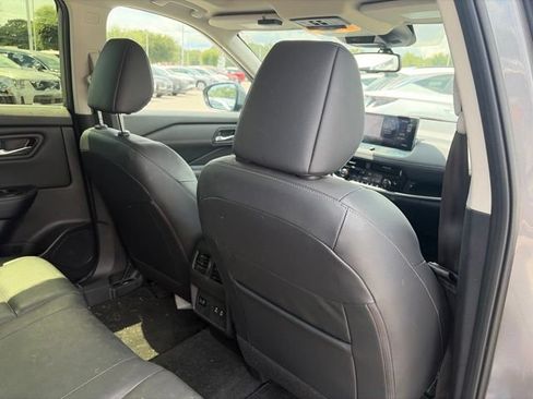 Used 2025 Nissan Rogue SL w/ SL Premium Package FWD image 18