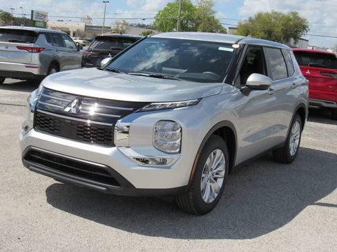 New 2026 Mitsubishi Outlander ES FWD image 7