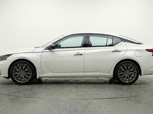 Used 2025 Nissan Altima 2.5 SV image 5
