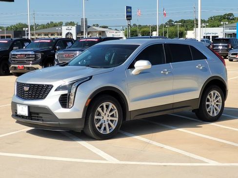 Used 2021 Cadillac XT4 Luxury FWD image 3