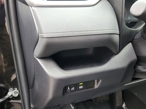 Used 2025 Toyota RAV4 XLE FWD image 12