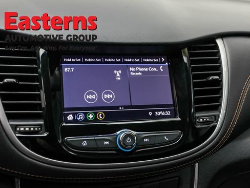 Used 2020 Chevrolet Trax LT w/ LT Convenience Package image 19