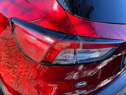 Used 2022 Ford Escape SE w/ SE Sport Appearance Package image 27