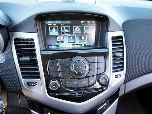 Used 2014 Chevrolet Cruze LT image 24