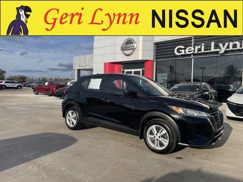 Certified 2025 Nissan Kicks Play S image 1