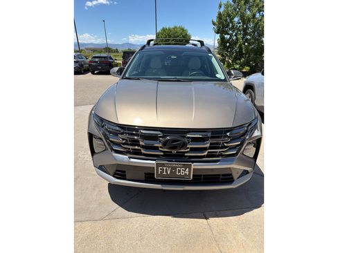 Used 2025 Hyundai Tucson Limited AWD/4WD image 2