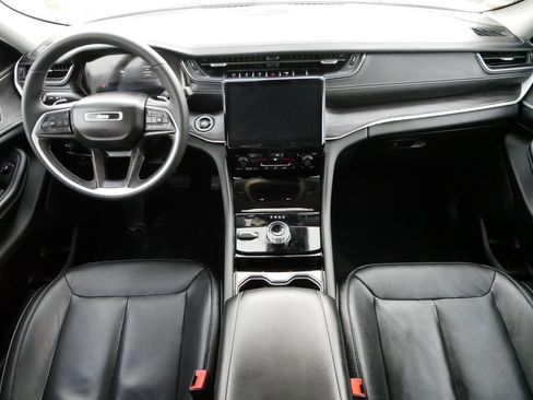 Used 2023 Jeep Grand Cherokee L Limited w/ Black Appearance Package image 10