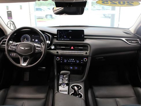 Used 2025 Genesis G70 2.5T RWD image 18