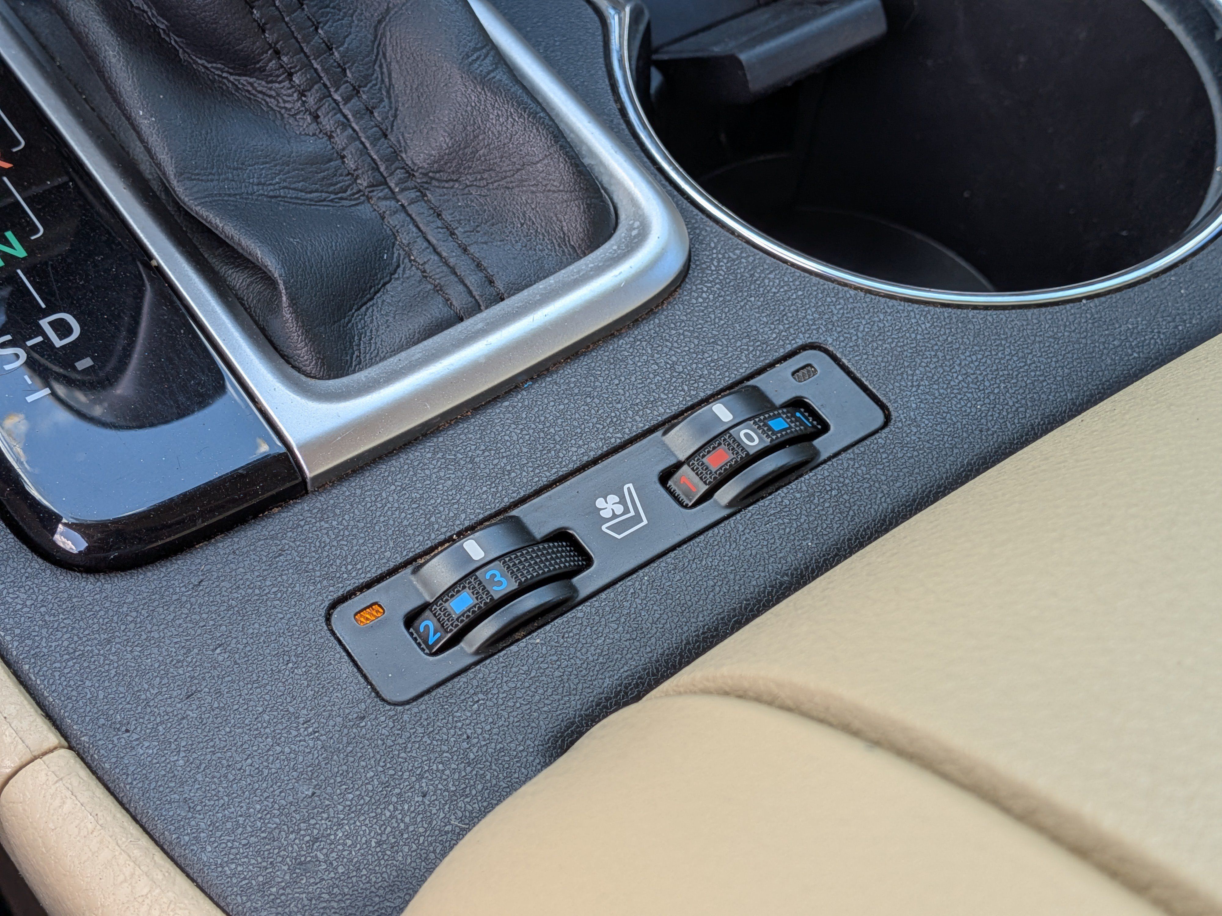 Used 2015 Toyota Highlander Limited w/ Driver Technology Package FWD image 33