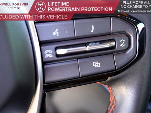 Used 2024 Chevrolet Colorado Z71 w/ Z71 Convenience Package 2 image 16