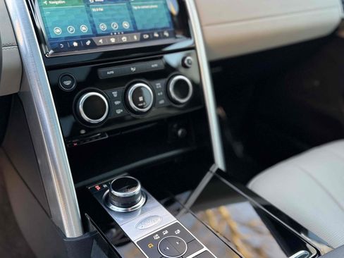 Used 2019 Land Rover Discovery HSE image 36
