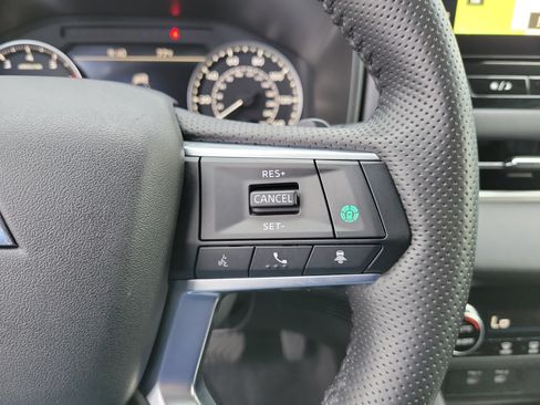 Used 2025 Mitsubishi Outlander SE FWD image 23