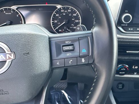 Used 2025 Nissan Rogue SV FWD image 27