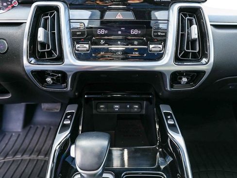 Used 2022 Kia Sorento SX image 18