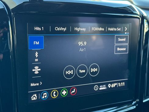 Used 2021 Chevrolet Traverse LT image 25