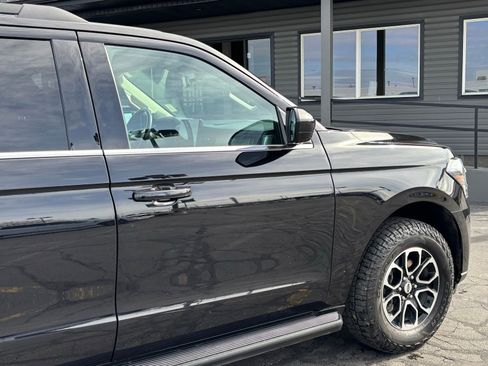Used 2024 Ford Expedition Max XLT image 4