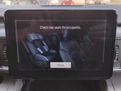 Used 2024 Ford Explorer XLT w/ Equipment Group 202A RWD image 42